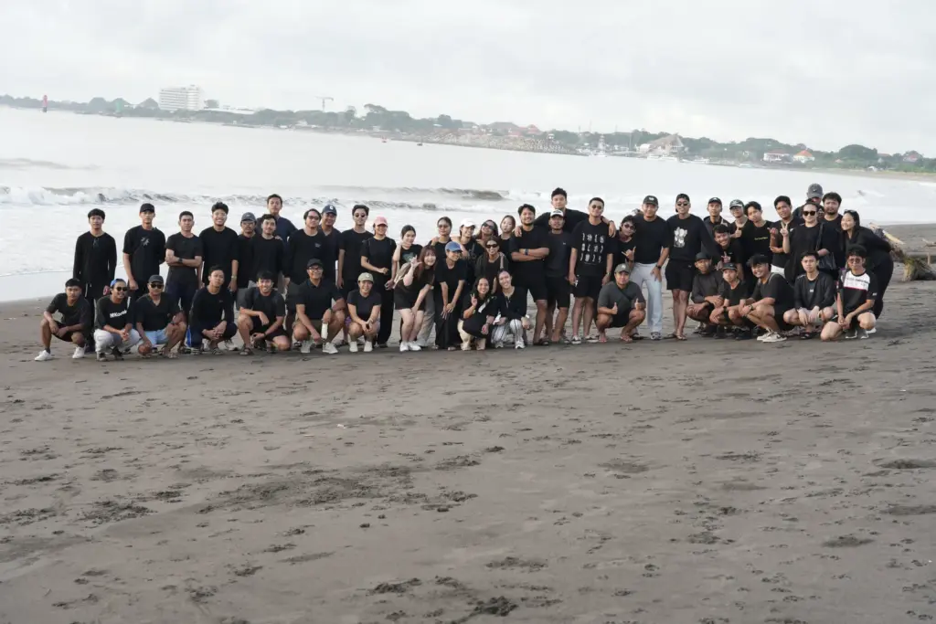 Beach Clean Up di Pantai Sanur