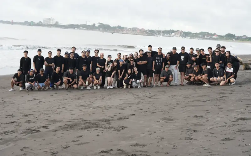 Beach Clean Up di Pantai Sanur