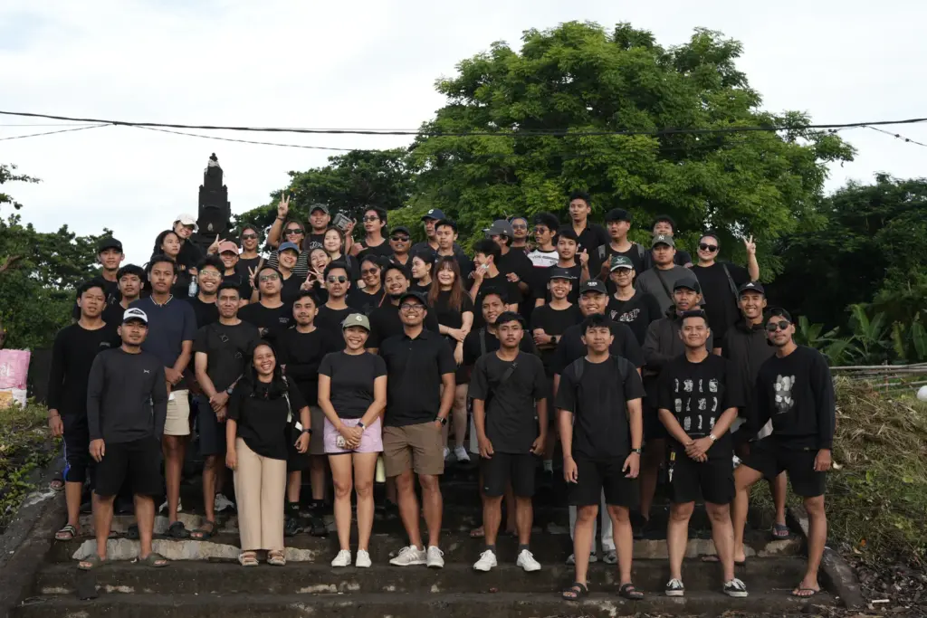 Beach Clean Up di Pantai Padang Galak